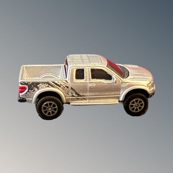 Maisto Ford F-150 SVT Raptor Pickup Silver Blue Detailing 1:64 - Picture 3 of 7